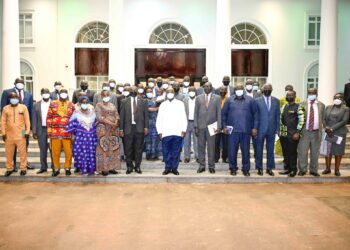 President Museveni (centre, in white shirt) poses with Acholi leaders led by Chief Justice Alfonse Owiny-Dollo after a consultative meeting on the pending eviction of the Balaalo herdsmen from Acholi sub-region, at State House, Entebbe, on October 18, 2023. COURTESY PHOTO.